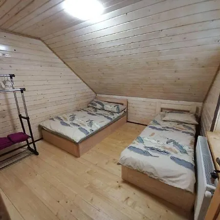 Guest house карпатський двір Tukhol'ka